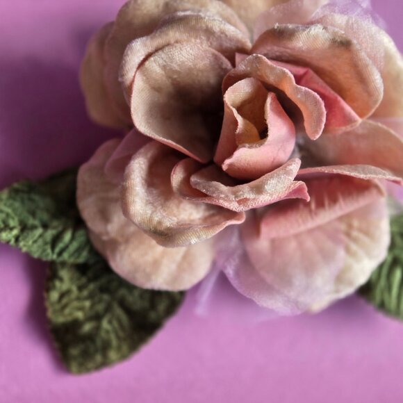 Pink Velvet Rose Brooch Vintage-style Romantic - Picture 3 of 8
